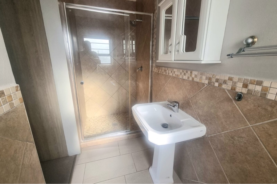 To Let 3 Bedroom Property for Rent in Beacon Bay Eastern Cape
